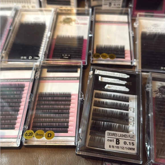 Assorted Eyelash Extensions Set - Picture 2 of 6